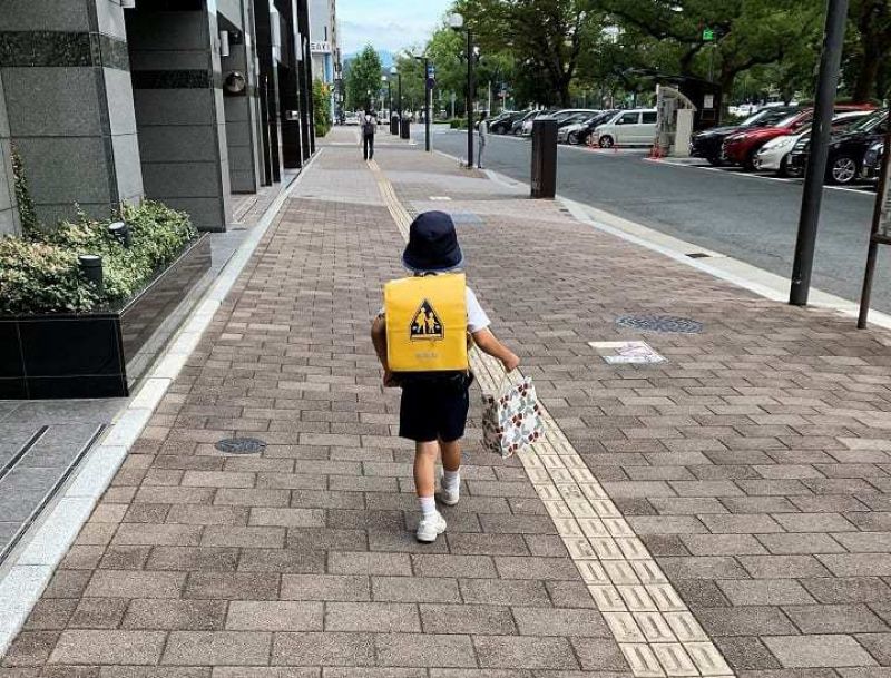 những đứa trẻ chăm sóc